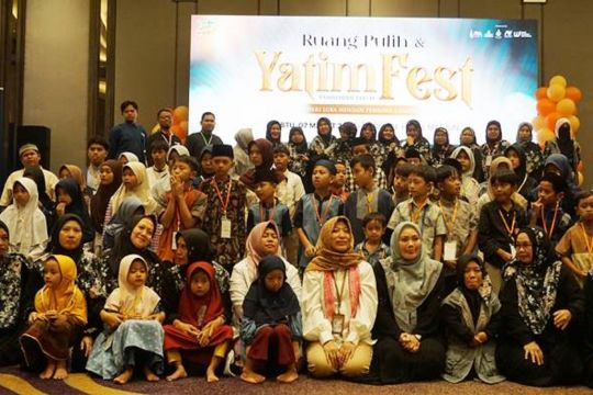 KAI Daop 7 Madiun salurkan bantuan TJSL untuk anak yatim dan dhuafa