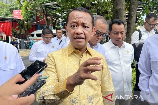 Bahlil: Harga Pertalite tak naik meski minyak dunia capai 118 dolar AS