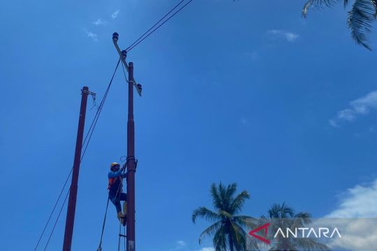 PLN perbaiki tiang dan kabel usai banjir susulan di Tukka