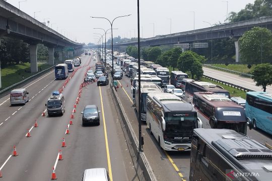 Jasamarga imbau pemudik terus pantau informasi lewat CCTV jalan tol