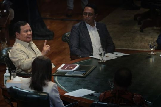 Prabowo target renovasi 300 ribu sekolah, genjot digitalisasi nasional