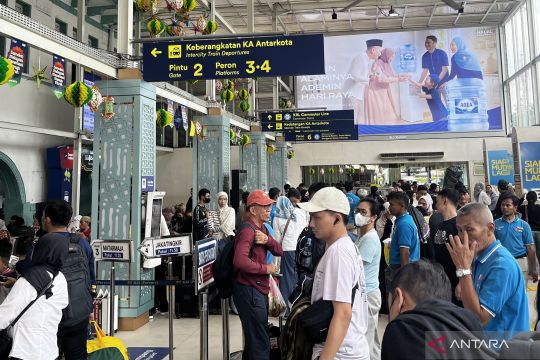 H+1 Lebaran, pemudik dan perantau mulai kembali tiba di Jakarta