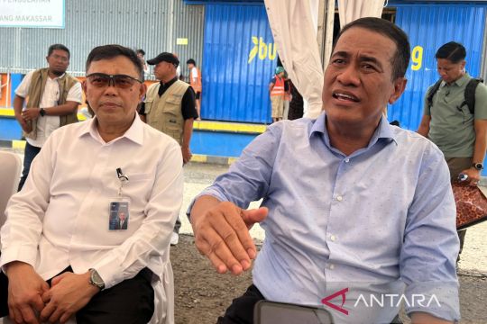 Mentan-Wadirut Bulog cek pasokan beras di Makassar hadapi El Nino