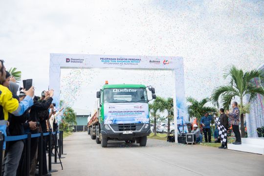 PT Dahana Lepas Ekspor Perdana 18.000 Ton Amonium Nitrat ke Australia