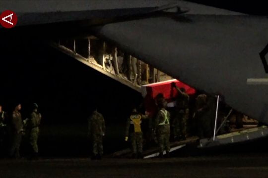 Sri Sultan HB X sambut jenazah Kopda Anumerta Farizal di Adisutjipto