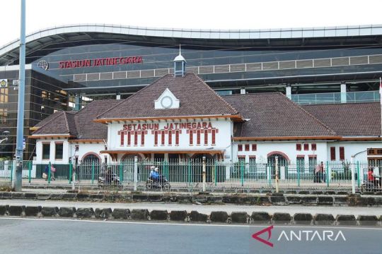Hari Buruh, 12 kereta api jarak jauh berhenti di Jatinegara