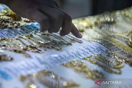 Harga emas UBS-Antam-Galeri24 di Pegadaian Jumat pagi ini fluktuatif