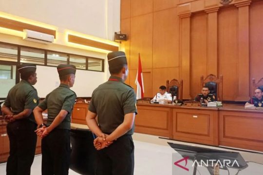 Hari ini tiga terdakwa pembunuhan kacab bank diperiksa
