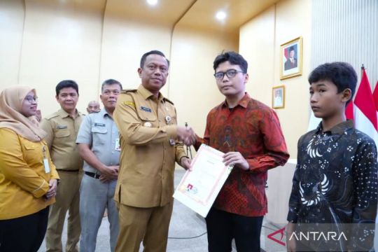 Pemkot Jaktim bantu akses pendidikan 297 warga lewat pemutihan ijazah