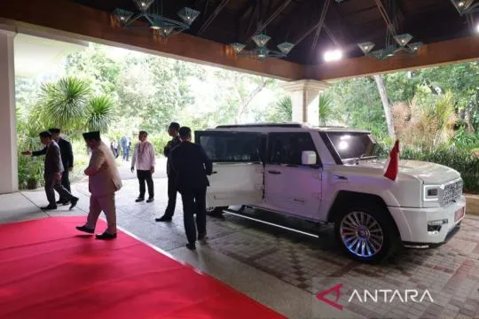 Prabowo gunakan mobil Maung saat hadiri KTT ke-48 ASEAN di Filipina