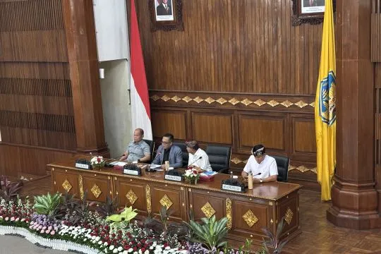 Baleg DPR buka peluang desa adat terlibat atas izin investasi