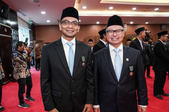 Direktur Pertamina Patra Niaga raih Satyalancana Pembangunan