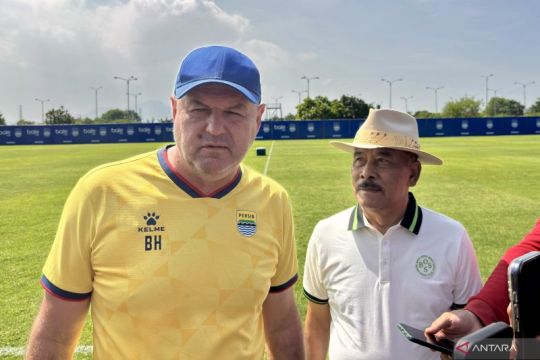 Hodak tegaskan Persib siap hadapi PSM meski tanpa dua pemain inti