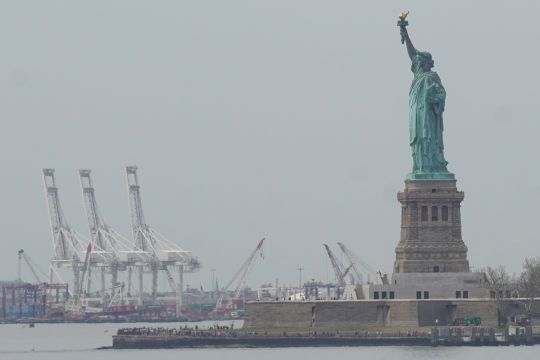 CBP AS proses 'refund' tarif Trump 35,46 miliar dolar, klaim membludak