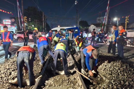 KAI Daop 1 perbaiki rel JPL 14 Bukit Duri, pengguna jalan diminta hindari lokasi