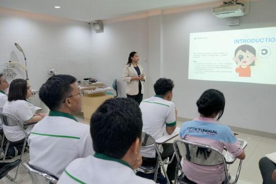 Optik Tunggal Tingkatkan Kompetensi Optometris Lewat Pelatihan Pediatric Vision Care