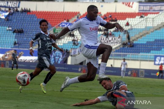Arema FC tekuk PSIM Yogyakarta 3-1