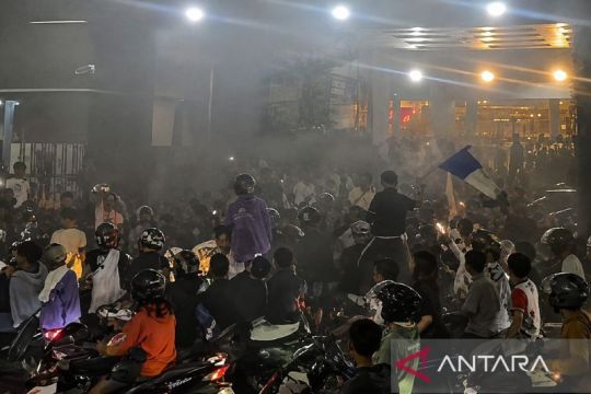 Ribuan bobotoh padati jalan perkotaan Karawang rayakan Persib juara