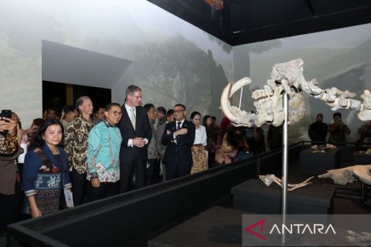 Kemarin, liontin berbasis AI hingga investigasi objek budaya