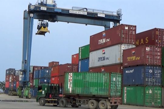 Lampaui target setahun, penerimaan Bea Cukai Kendari capai Rp179,1 M