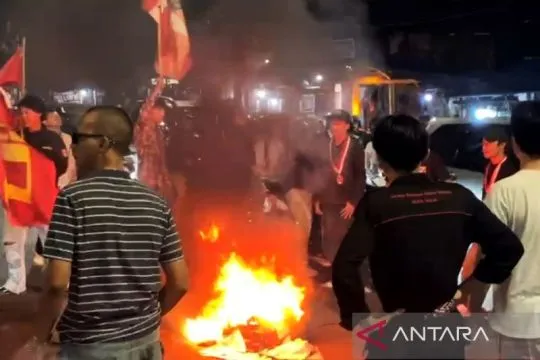 Polisi pastikan situasi kondusif pascainsiden bakar ban di Pancoran