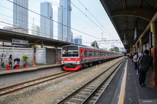 Kemarin, penyaluran KUR Rp103,8 triliun hingga travelator BNI City