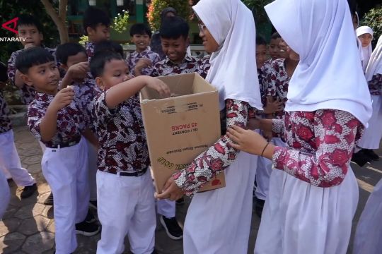 Siswa SDN Kauman 07 Batang Galang Dana untuk Korban Gempa NTT