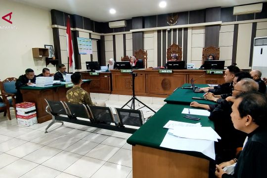 Bupati Cilacap Syamsul Auliya Rachman dituntut 7 tahun pidana penjara