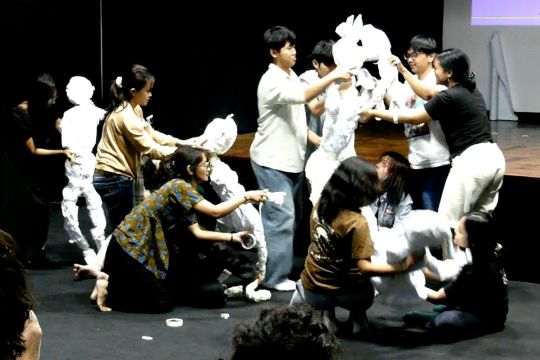 IFI Yogyakarta kenalkan teknik Bunraku memainkan teater boneka