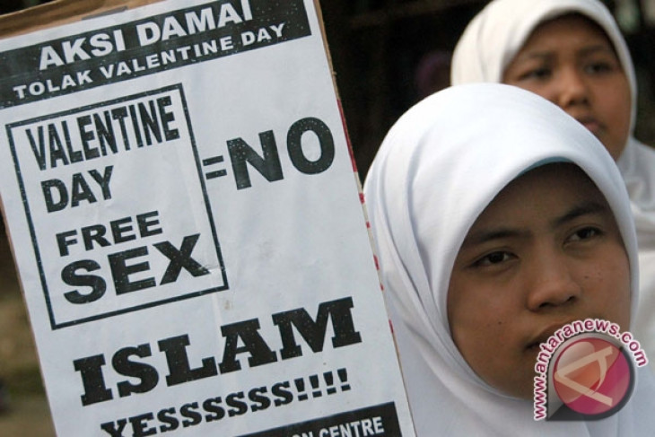 Moslem students urged not to celebrate Valentine Day