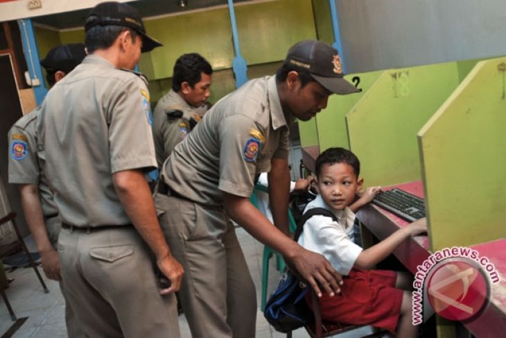 Bangka batasi kunjungan pelajar ke warnet pukul 15.00 sampai 21.00 WIB