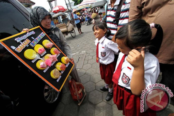  Jajanan  sehat  juga jadi urusan sekolah ANTARA News 