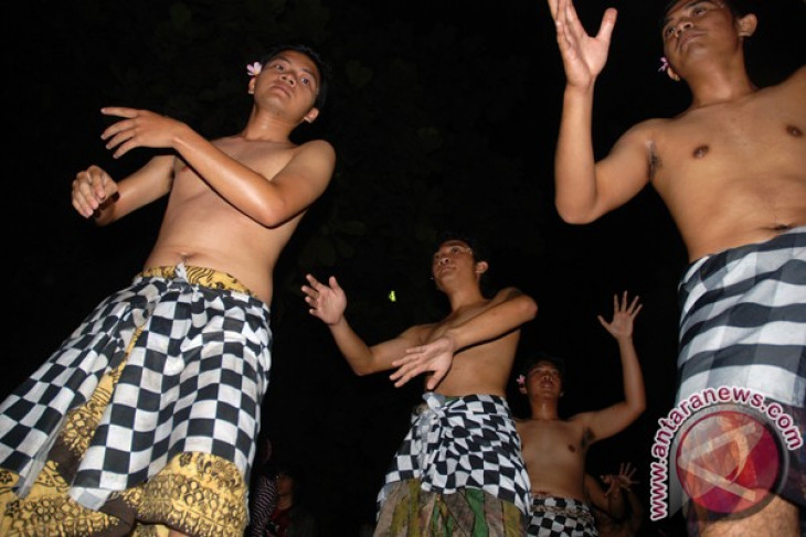 Tari Kecak hipnotis penonton Global Weeks International 