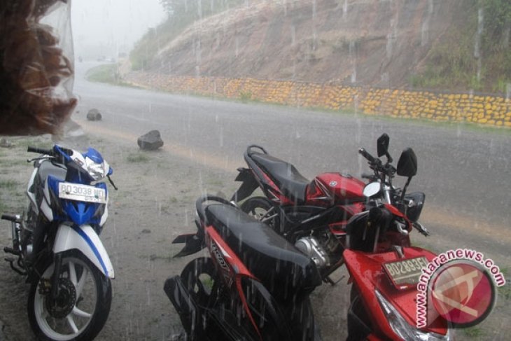 Dishut : Hujan bersihkan kabut asap Bengkulu
