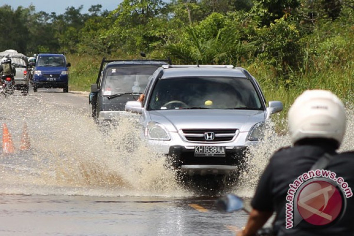 https://img.antaranews.com/cache/730x487/2012/12/20121209Banjir-Kalteng-081212-Sarif.jpg