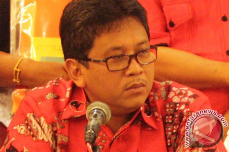 Hasto: masif bangun infrastruktur bukan kebodohan
