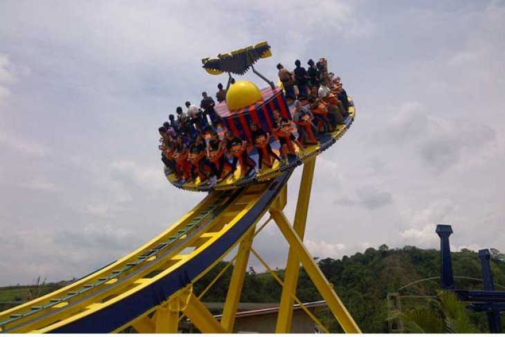 Ribuan Pengunjung Padati Objek Wisata Jungleland Antara