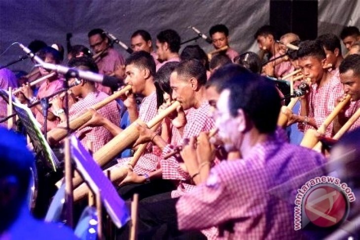 Konser Molucca Bamboowind Orchestra hipnotis Wisman Australia