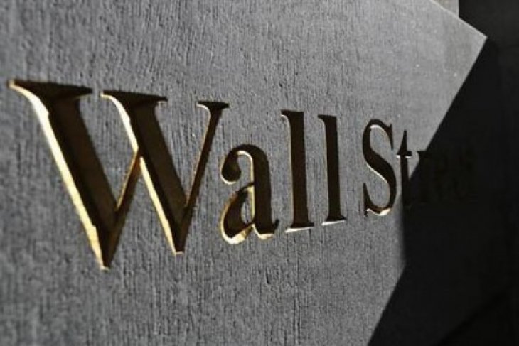 Wall Street turun di tengah risalah Fed dan data ekonomi