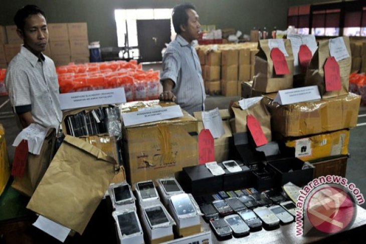 Pemerintah akan larang peredaran ponsel
