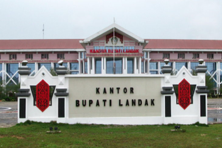 Distan Landak Turunkan Petugas Kesehatan Hewan Kurban Antara