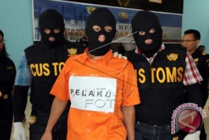 Penerima paket ganja masih diselidiki