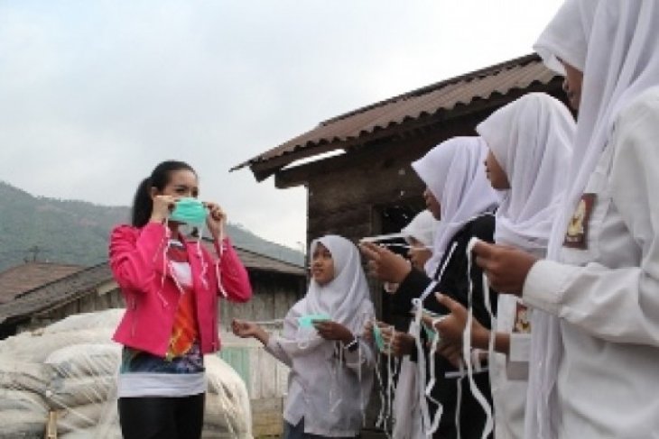 Puteri Indonesia beri bantuan warga Gunung Slamet
