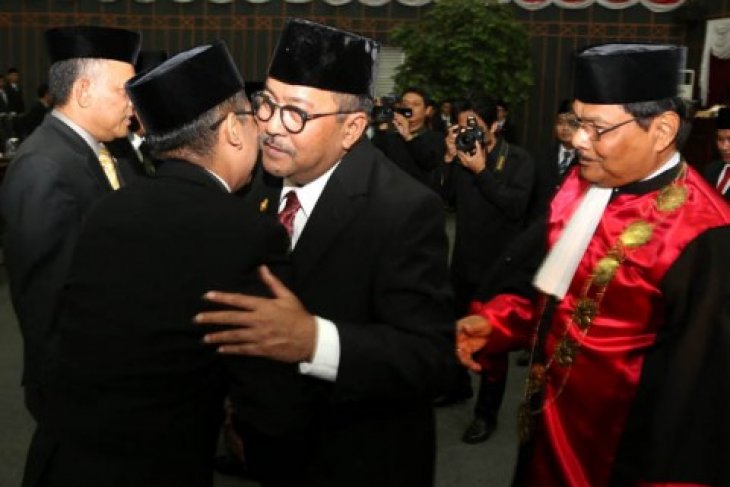 Pemprov Serahkan SK Pimpinan DPRD Banten 2014-2019