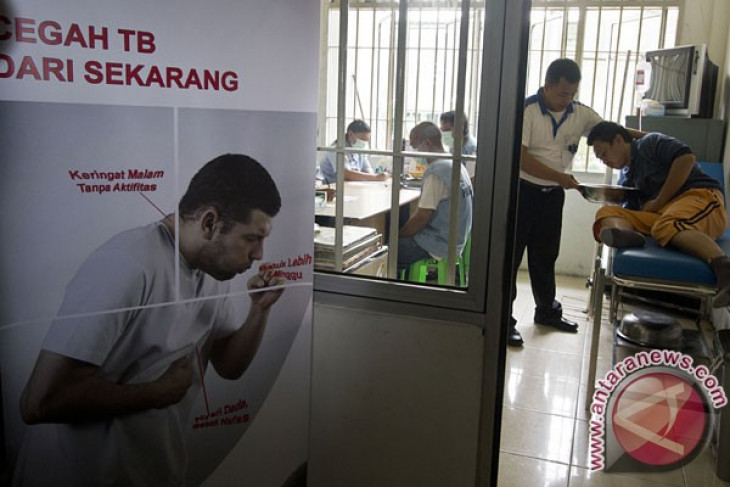 Suasana poliklinik di Rumah Tahanan Cipinang, Jakarta. Menurut data WHO angka penemuan kasus tuberkulosis di rumah tahanan atau lembaga pemasyarakatan mencapai 11 - 81 kali lebih memungkinkan terserang dari populasi umum. Foto: ANTARA FOTO/Vitalis Yogi Trisna