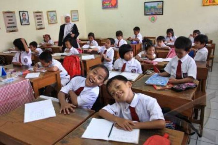 DPRD Bekasi meminta Pemkab utamakan pembangunan bidang pendidikan