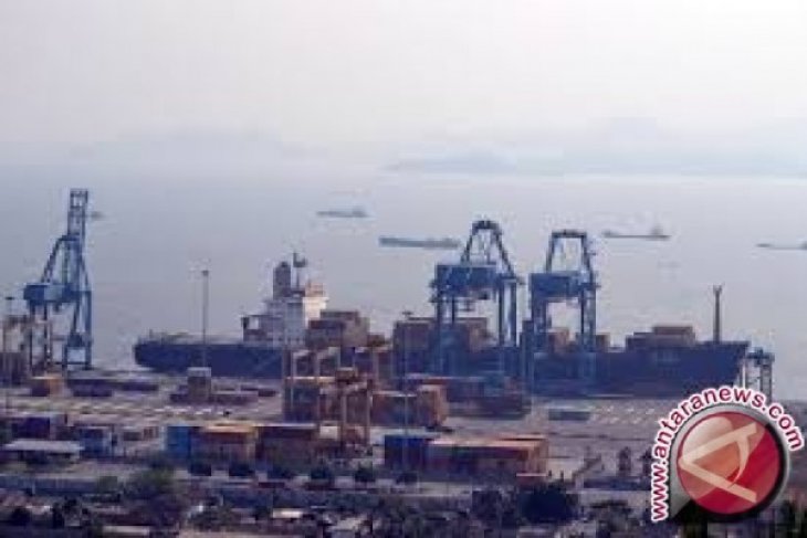 Reformasi kinerja pelabuhan untuk poros maritim