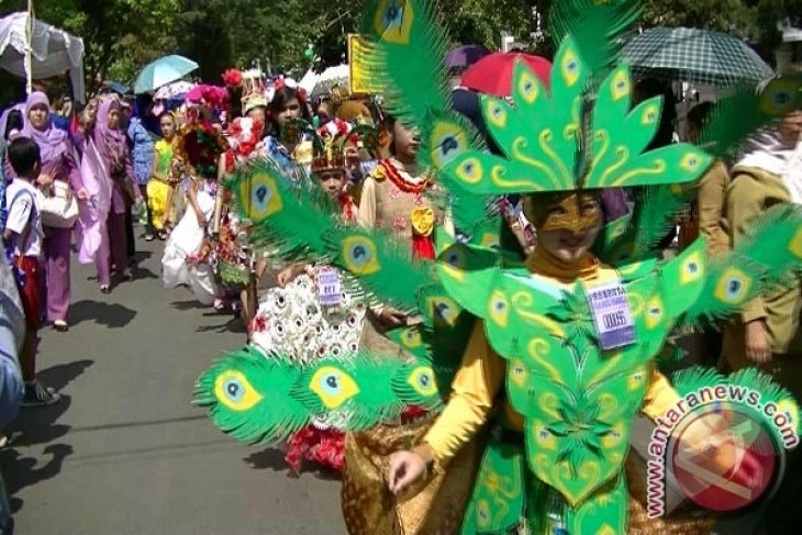 karnaval unik dan kreatif Sukabumi Gelar Karnaval Pakaian Dari Barang Bekas ANTARA 