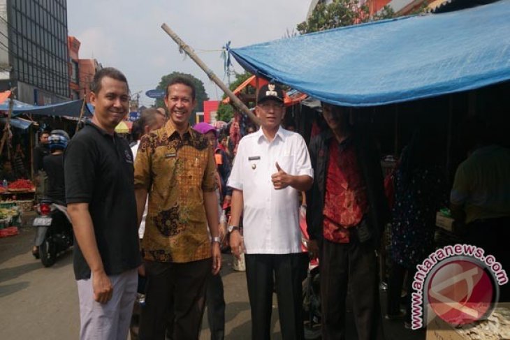 Pedagang Keluhkan Kondisi Pasar Kebon Kembang