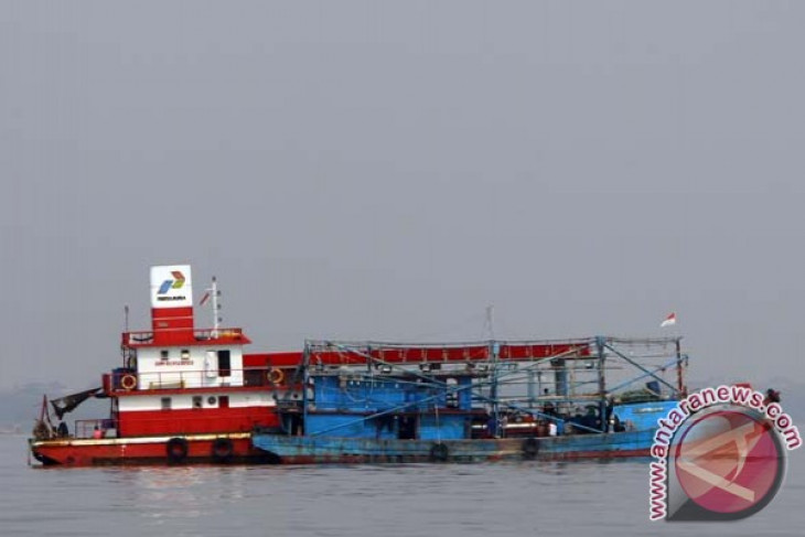 Pengisian BBM tengah-laut disiapkan di Labuan Bajo